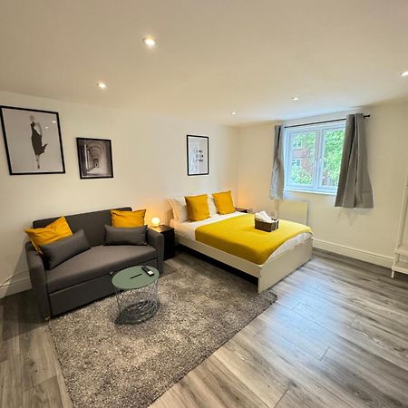 En-Suite Bedroom For Up To 4! Sofa Bed - Near Stratford 伦敦 外观 照片
