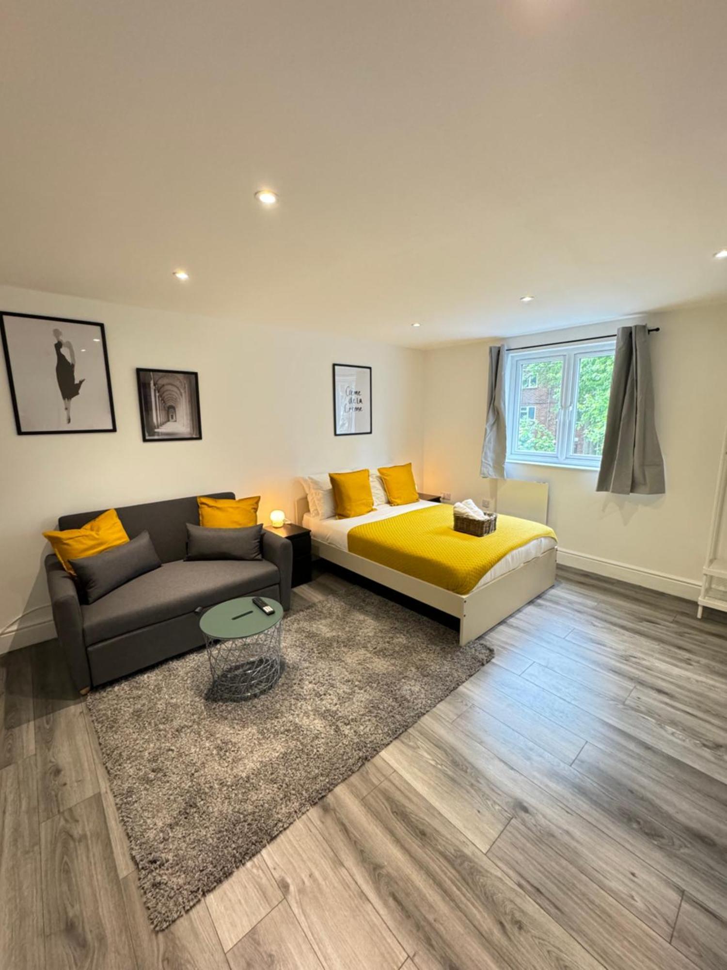 En-Suite Bedroom For Up To 4! Sofa Bed - Near Stratford 伦敦 外观 照片