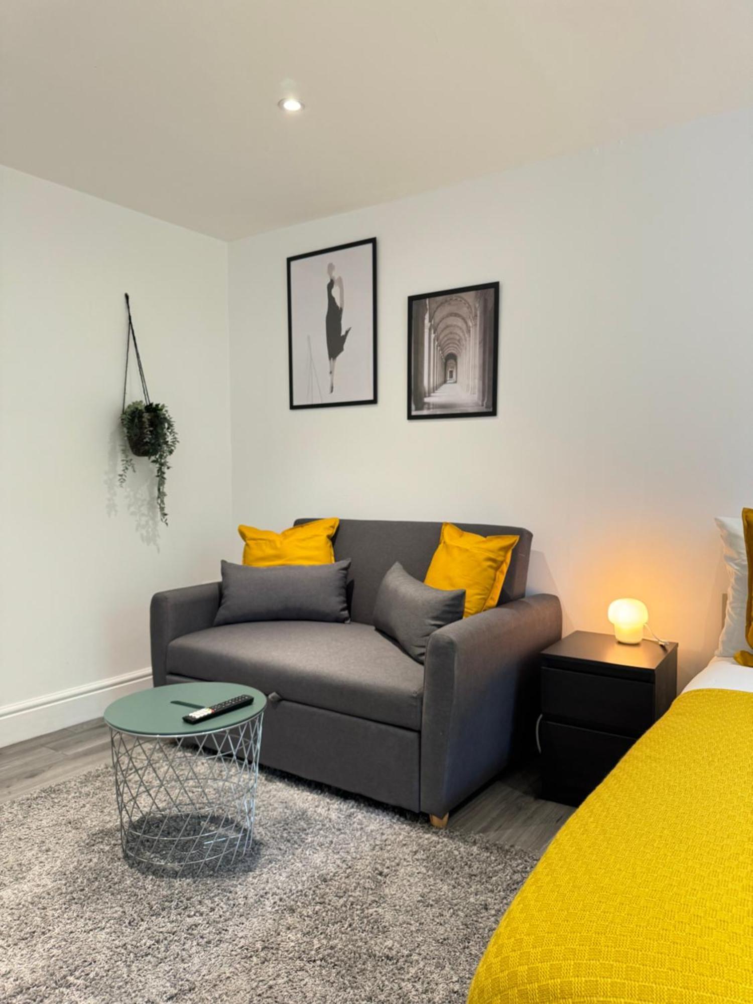 En-Suite Bedroom For Up To 4! Sofa Bed - Near Stratford 伦敦 外观 照片