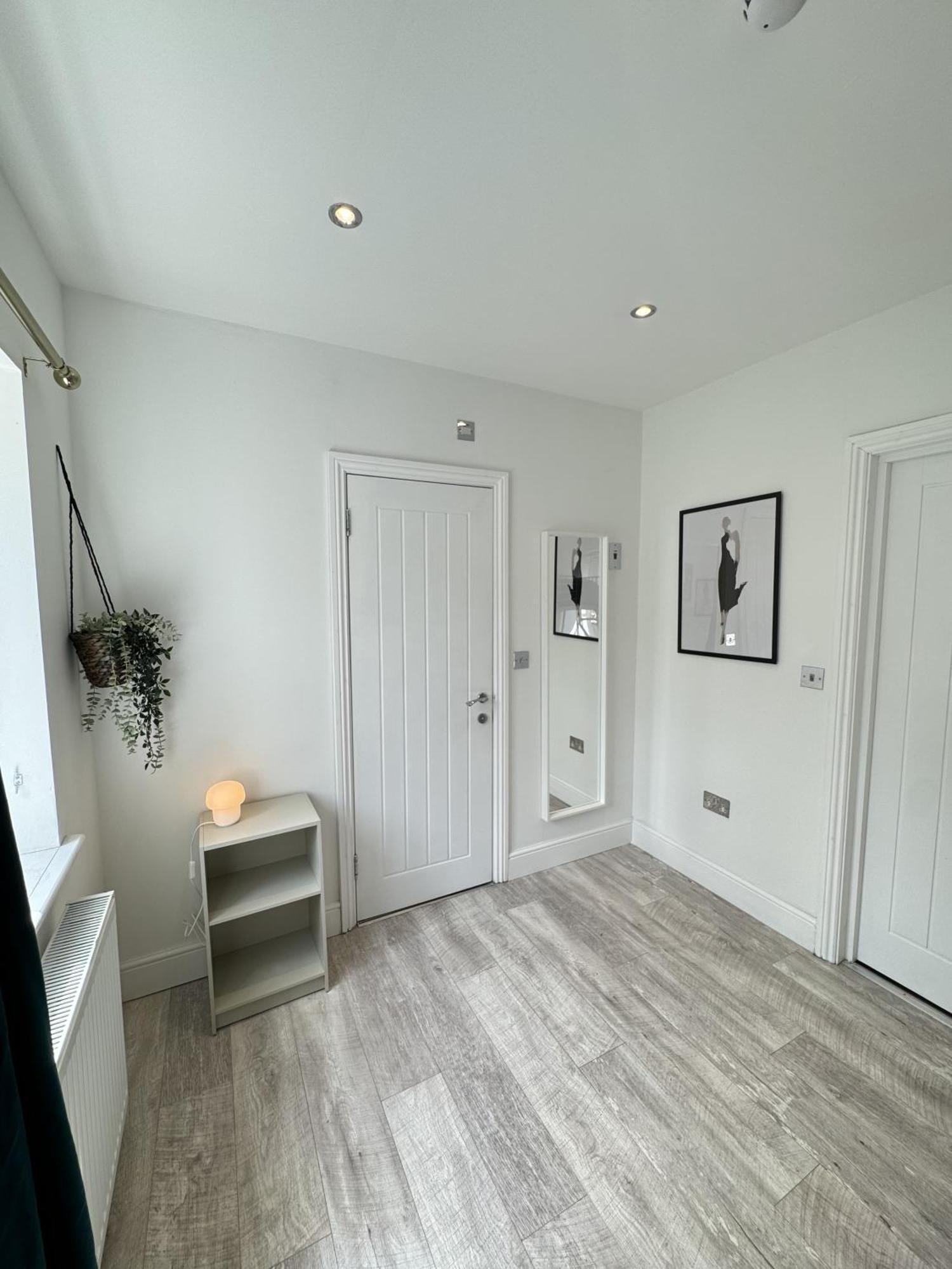 En-Suite Bedroom For Up To 4! Sofa Bed - Near Stratford 伦敦 外观 照片