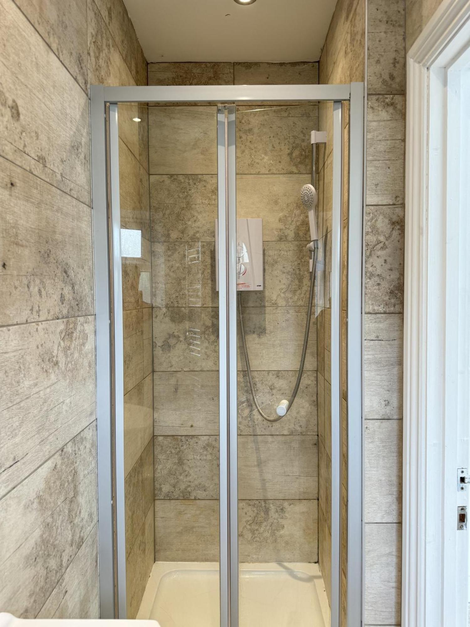 En-Suite Bedroom For Up To 4! Sofa Bed - Near Stratford 伦敦 外观 照片