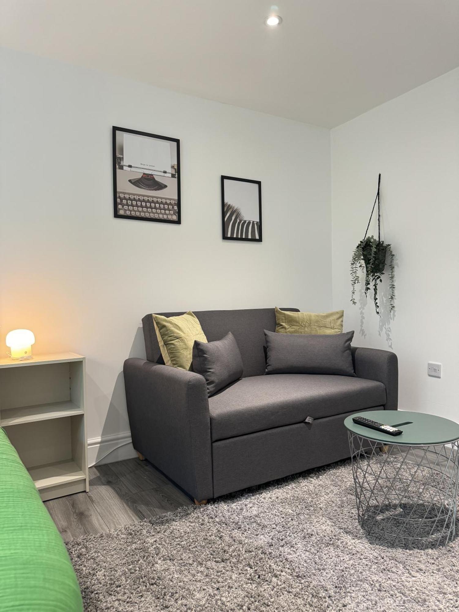 En-Suite Bedroom For Up To 4! Sofa Bed - Near Stratford 伦敦 外观 照片
