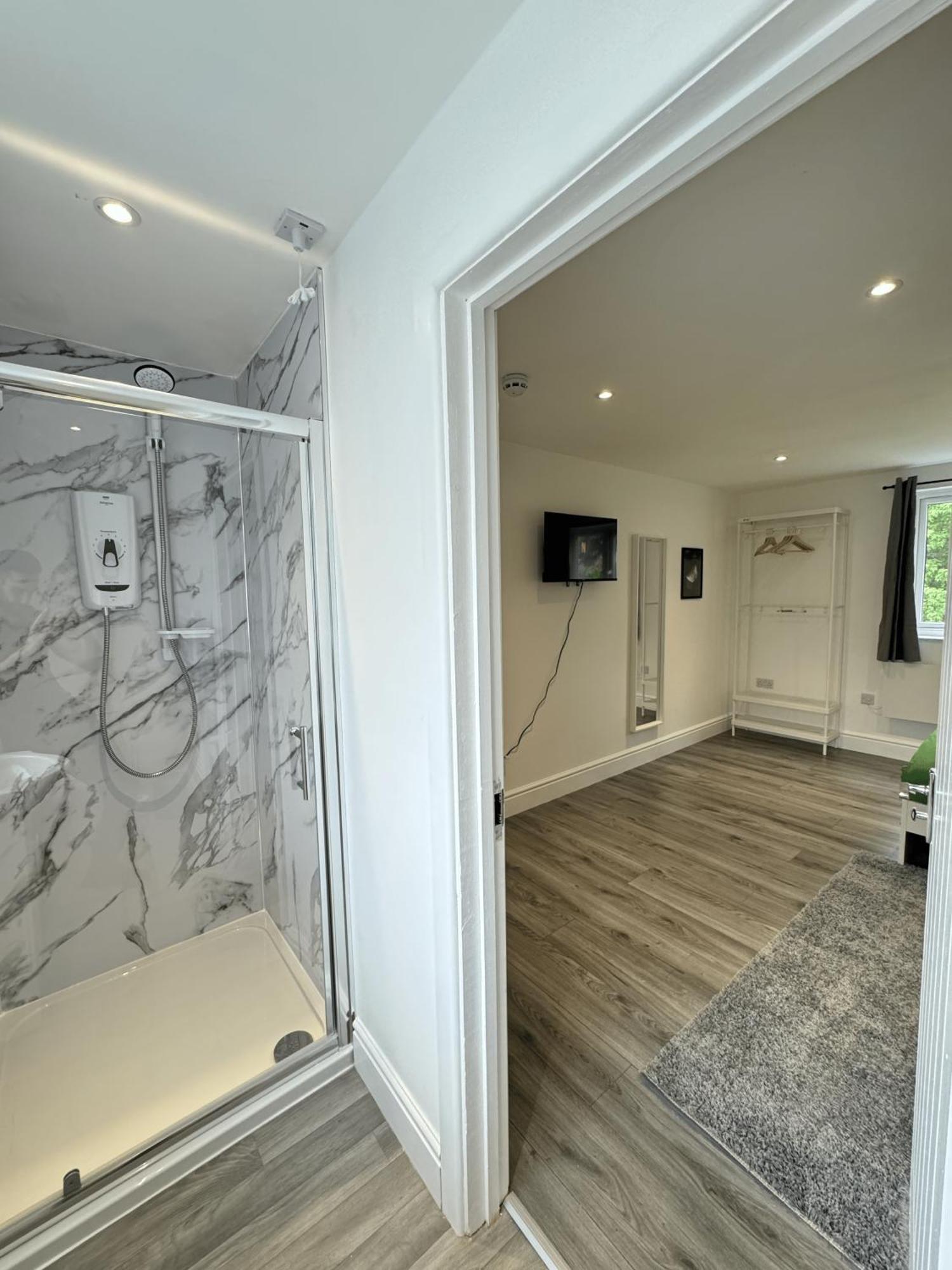 En-Suite Bedroom For Up To 4! Sofa Bed - Near Stratford 伦敦 外观 照片