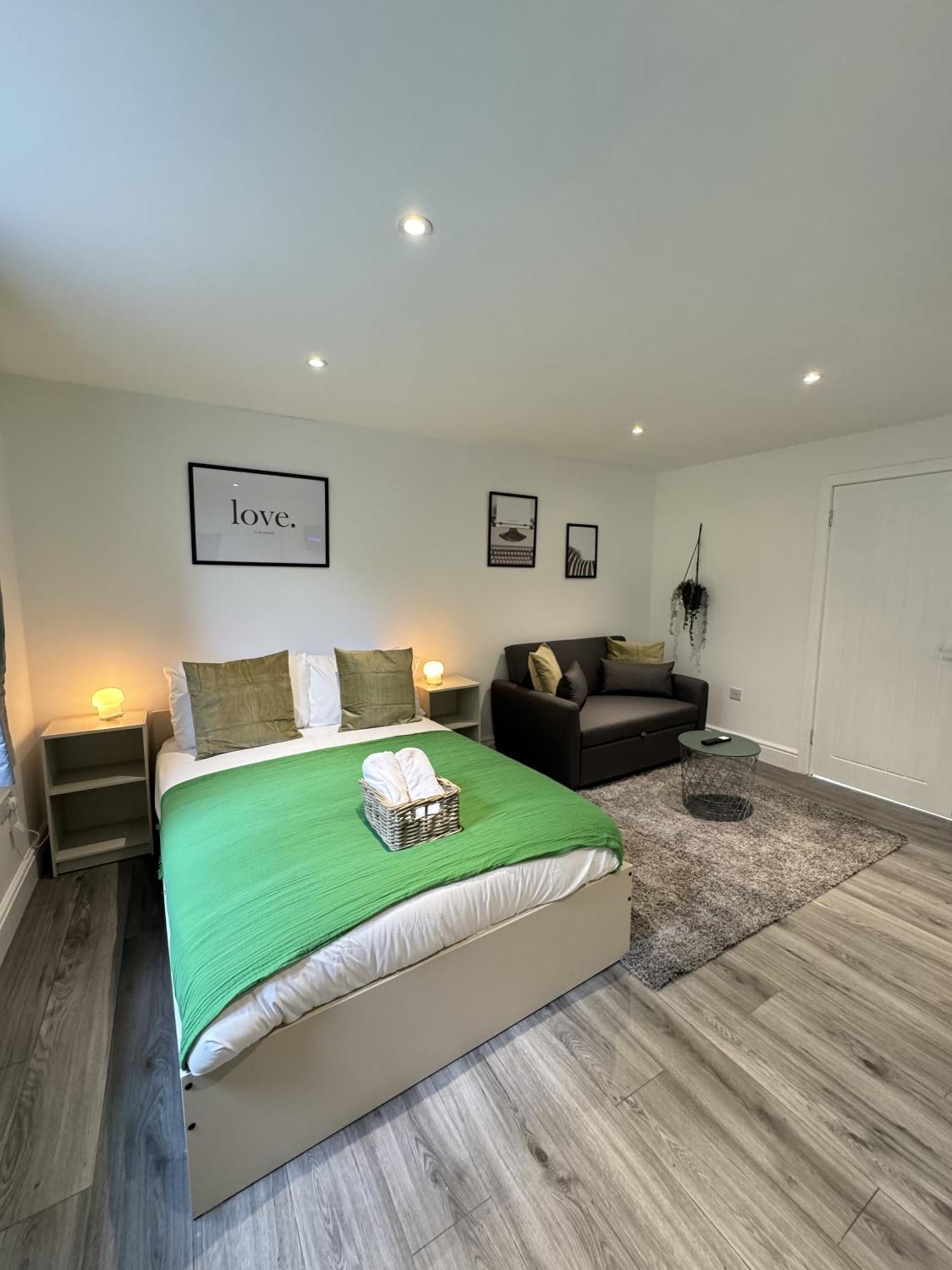 En-Suite Bedroom For Up To 4! Sofa Bed - Near Stratford 伦敦 外观 照片