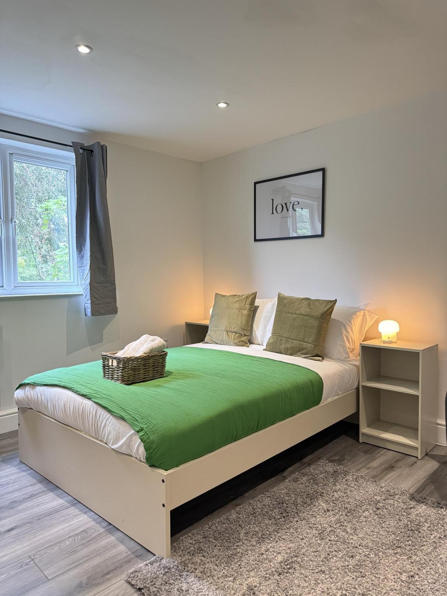 En-Suite Bedroom For Up To 4! Sofa Bed - Near Stratford 伦敦 外观 照片