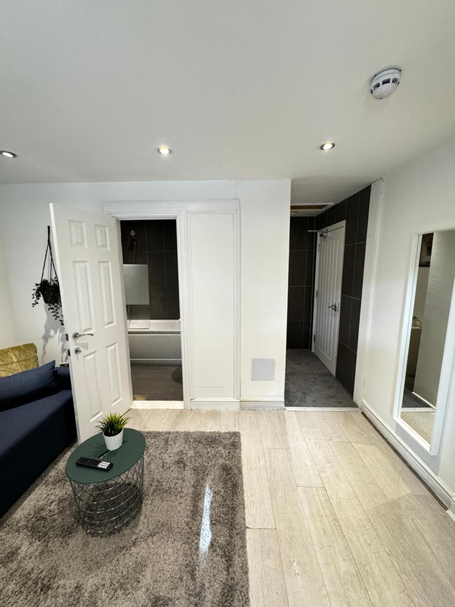 En-Suite Bedroom For Up To 4! Sofa Bed - Near Stratford 伦敦 外观 照片