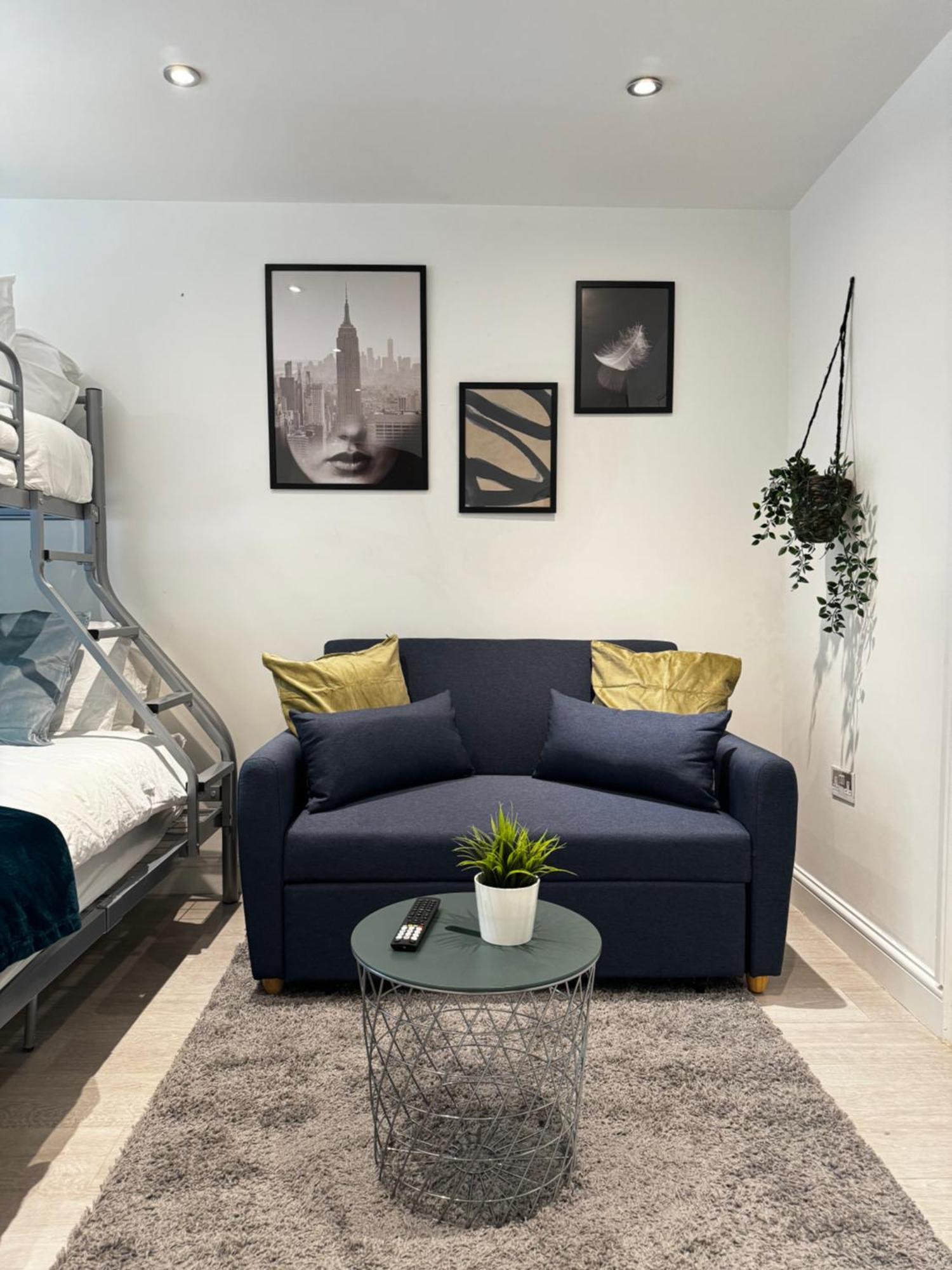 En-Suite Bedroom For Up To 4! Sofa Bed - Near Stratford 伦敦 外观 照片