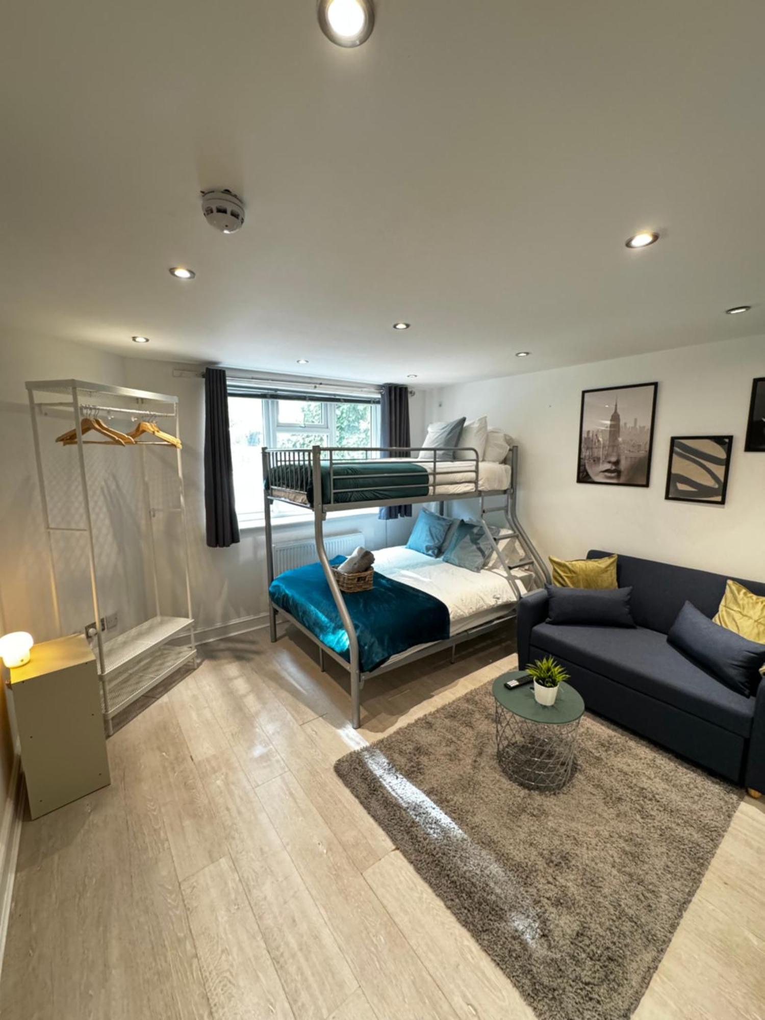 En-Suite Bedroom For Up To 4! Sofa Bed - Near Stratford 伦敦 外观 照片