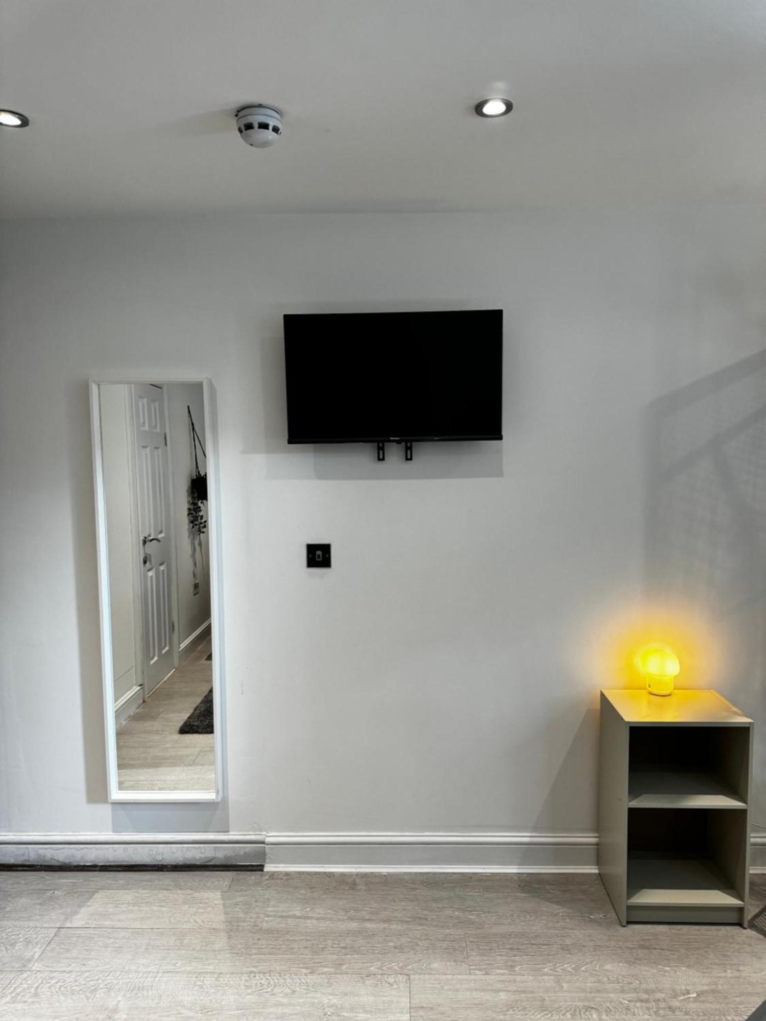 En-Suite Bedroom For Up To 4! Sofa Bed - Near Stratford 伦敦 外观 照片