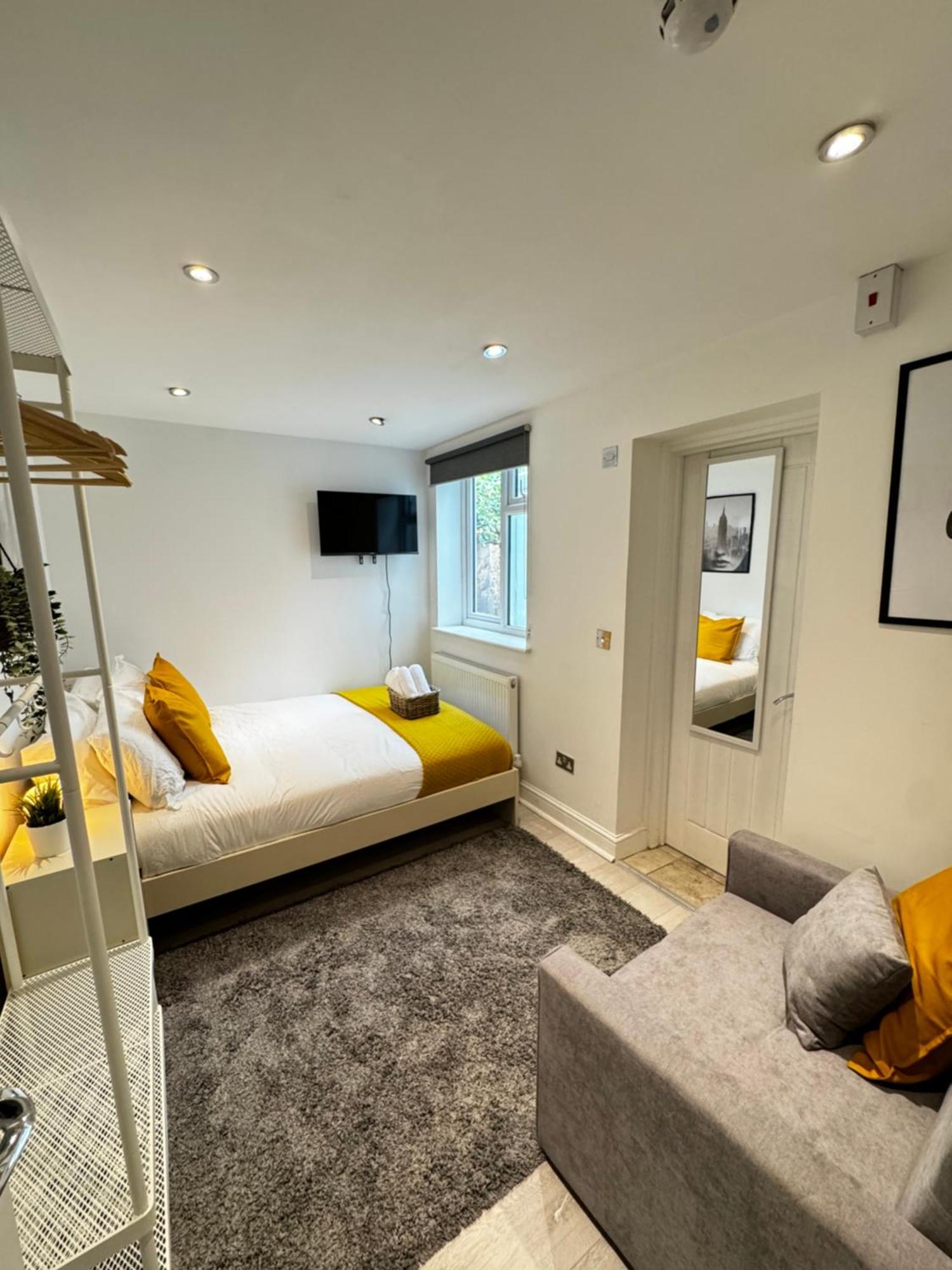 En-Suite Bedroom For Up To 4! Sofa Bed - Near Stratford 伦敦 外观 照片