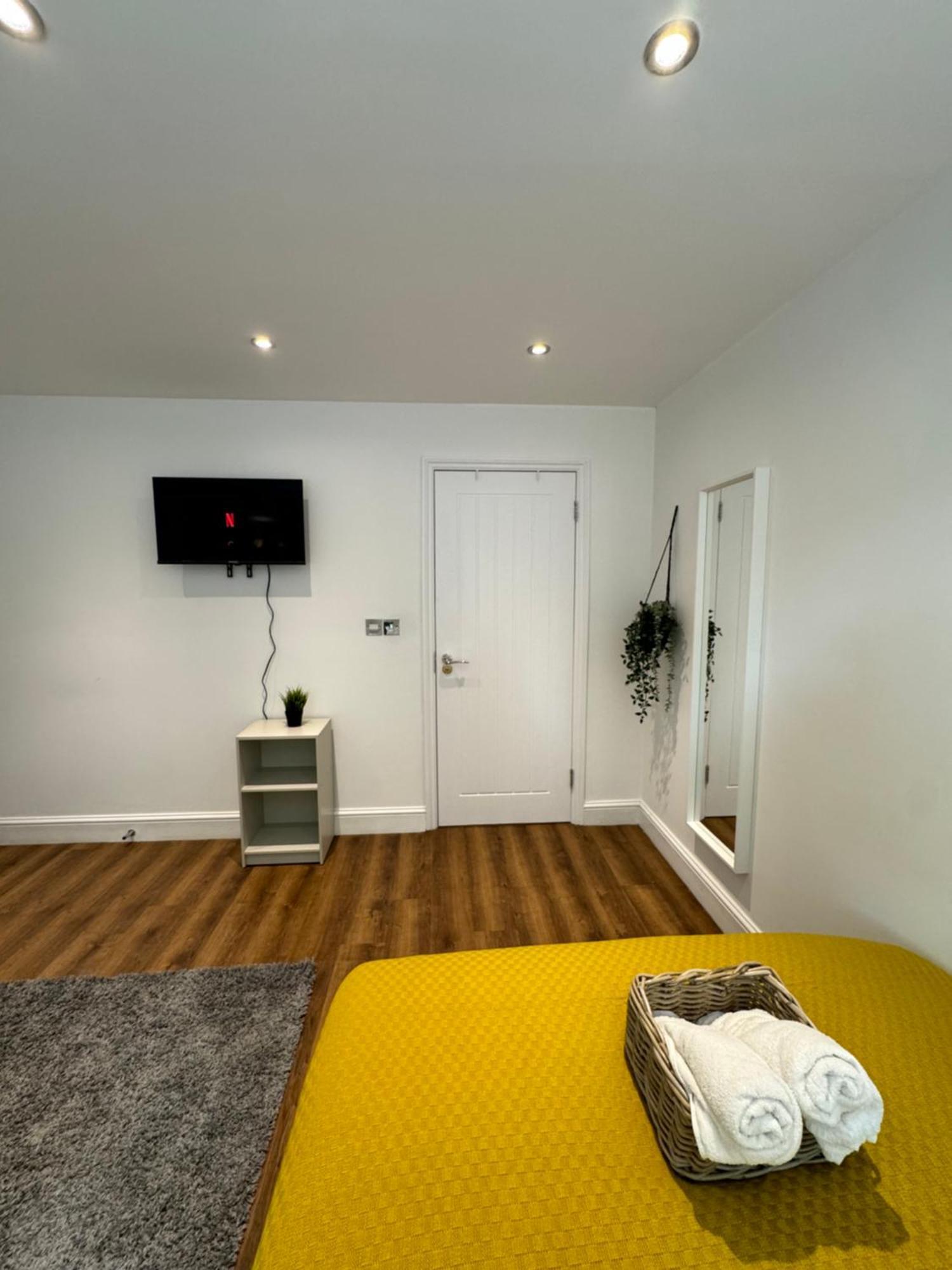 En-Suite Bedroom For Up To 4! Sofa Bed - Near Stratford 伦敦 外观 照片