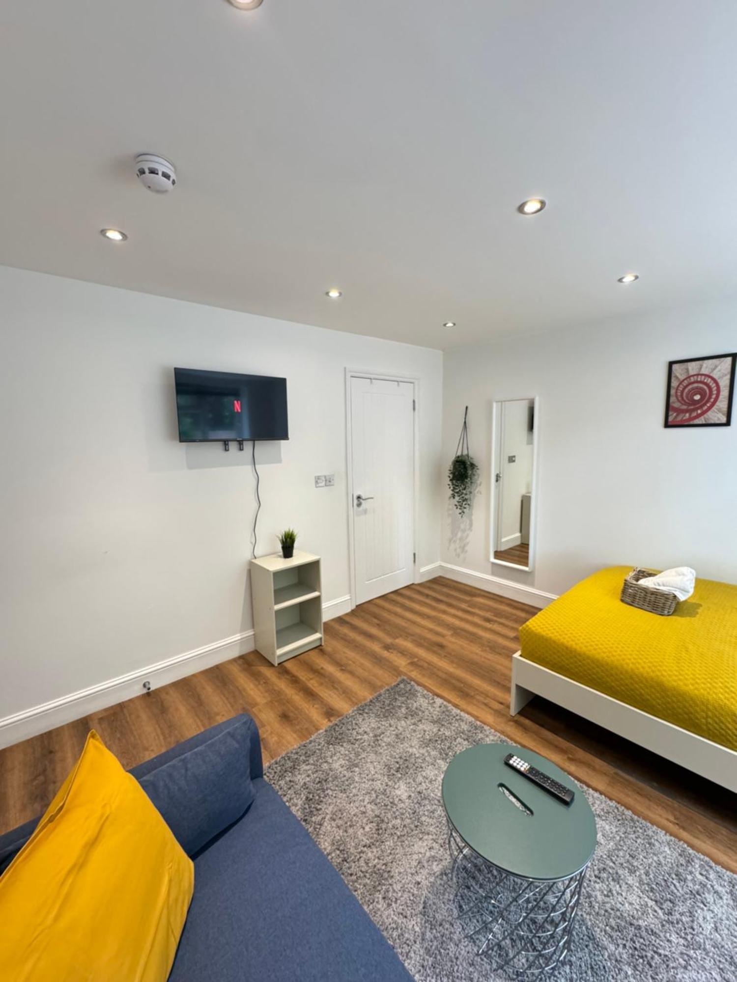 En-Suite Bedroom For Up To 4! Sofa Bed - Near Stratford 伦敦 外观 照片